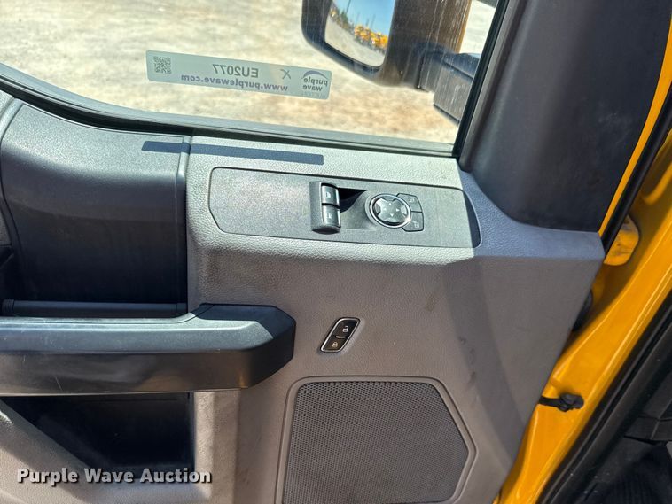 image for item EU2077 2017 Ford F350 Super Duty  utility bed pickup truck