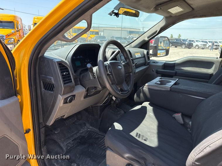 image for item EU2077 2017 Ford F350 Super Duty  utility bed pickup truck