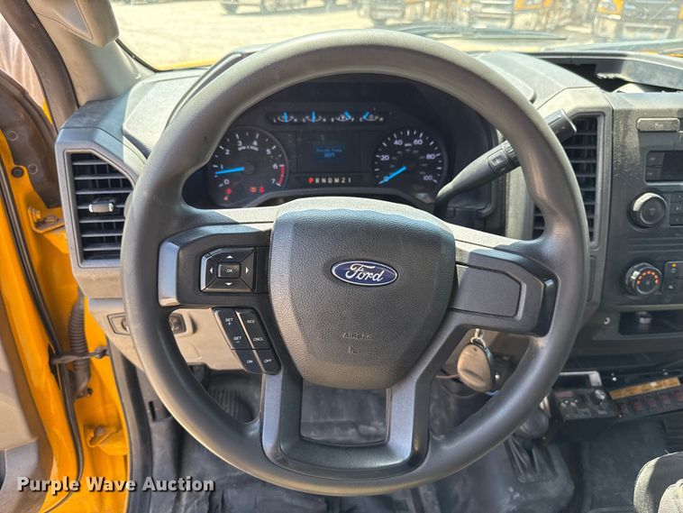 image for item EU2077 2017 Ford F350 Super Duty  utility bed pickup truck