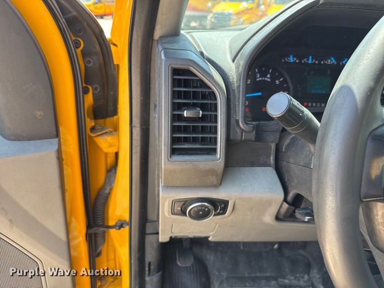 image for item EU2077 2017 Ford F350 Super Duty  utility bed pickup truck