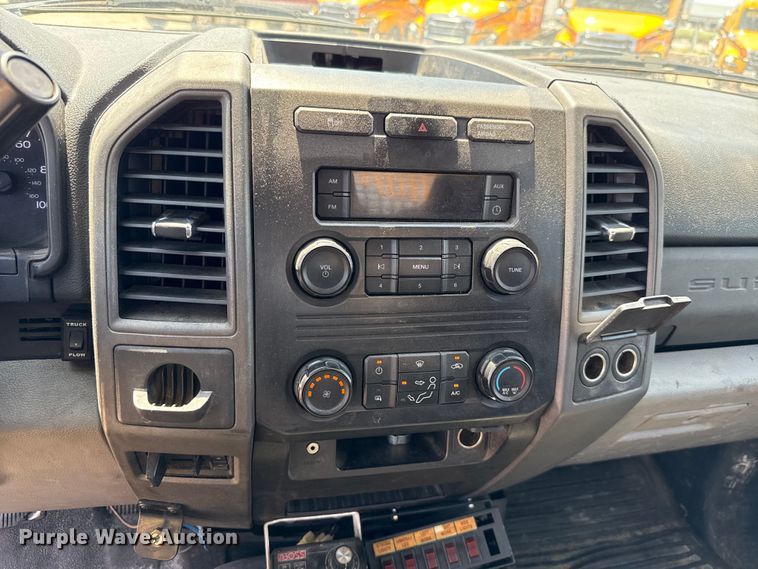 image for item EU2077 2017 Ford F350 Super Duty  utility bed pickup truck