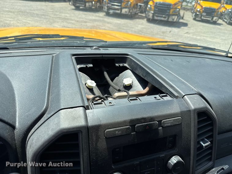 image for item EU2077 2017 Ford F350 Super Duty  utility bed pickup truck