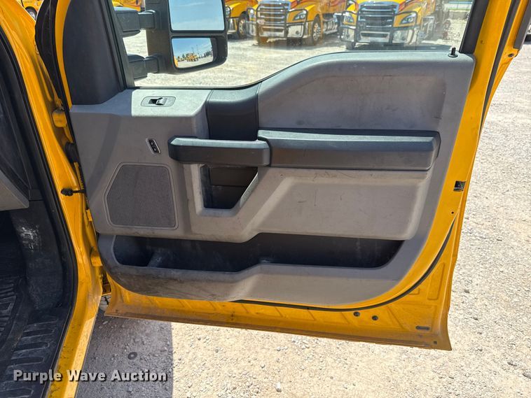 image for item EU2077 2017 Ford F350 Super Duty  utility bed pickup truck
