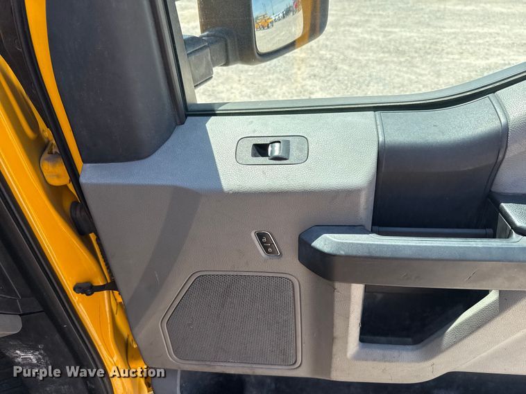 image for item EU2077 2017 Ford F350 Super Duty  utility bed pickup truck