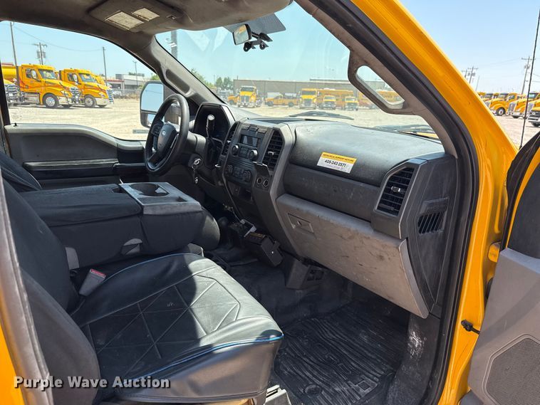 image for item EU2077 2017 Ford F350 Super Duty  utility bed pickup truck