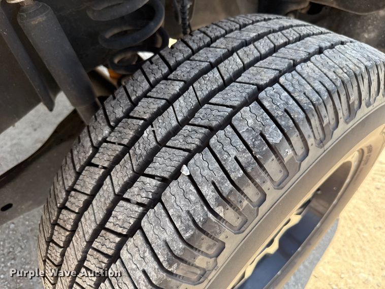 image for item EU2077 2017 Ford F350 Super Duty  utility bed pickup truck