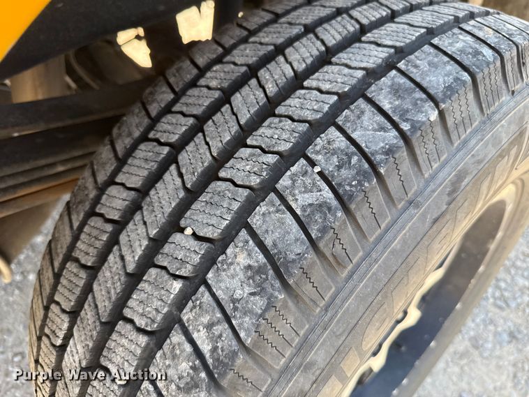 image for item EU2077 2017 Ford F350 Super Duty  utility bed pickup truck