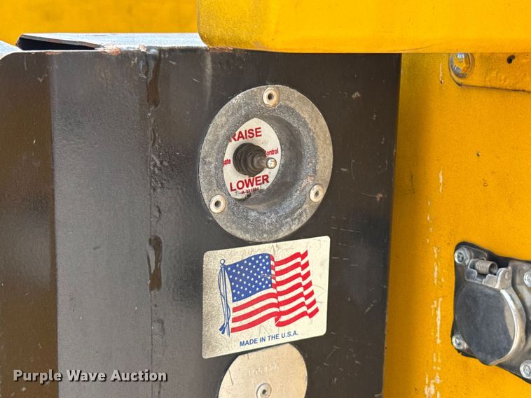 image for item EU2078 2015 Chevrolet Silverado 3500HD utility bed pickup truck