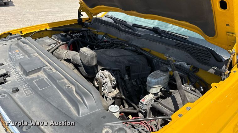 image for item EU2078 2015 Chevrolet Silverado 3500HD utility bed pickup truck