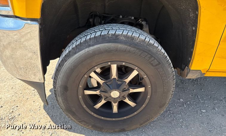 image for item EU2079 2017 Chevrolet Silverado 3500HD utility bed pickup truck