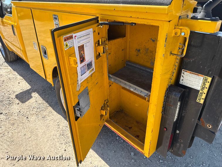 image for item EU2080 2016 Ford F350 Super Duty  utility bed pickup truck