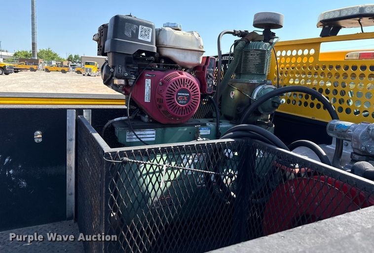 image for item EU2080 2016 Ford F350 Super Duty  utility bed pickup truck