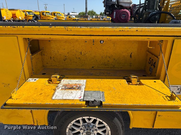 image for item EU2080 2016 Ford F350 Super Duty  utility bed pickup truck