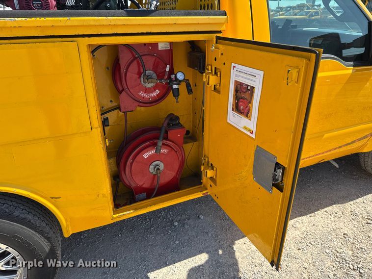 image for item EU2080 2016 Ford F350 Super Duty  utility bed pickup truck