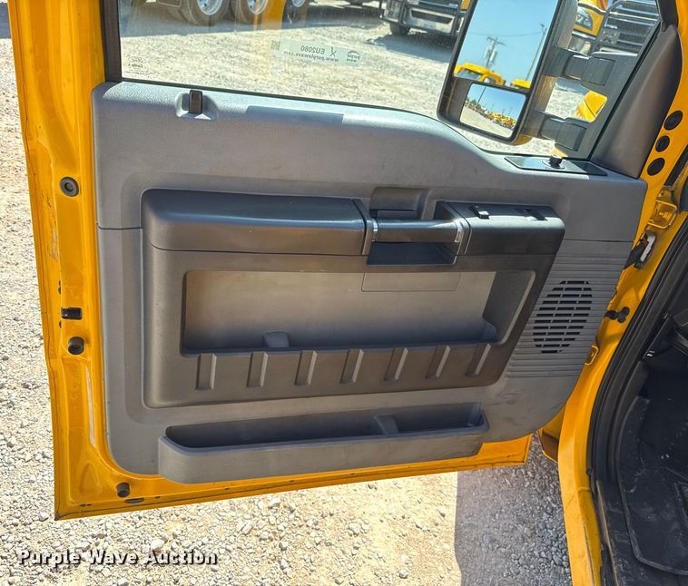 image for item EU2080 2016 Ford F350 Super Duty  utility bed pickup truck