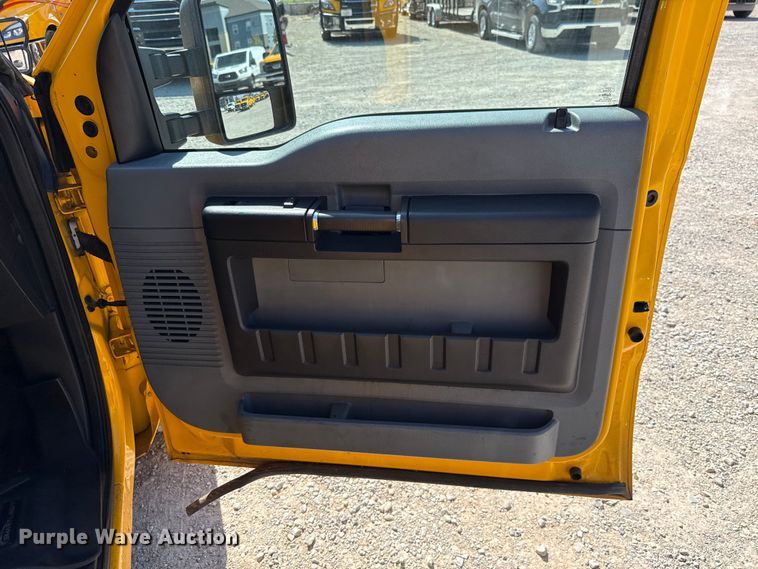 image for item EU2080 2016 Ford F350 Super Duty  utility bed pickup truck