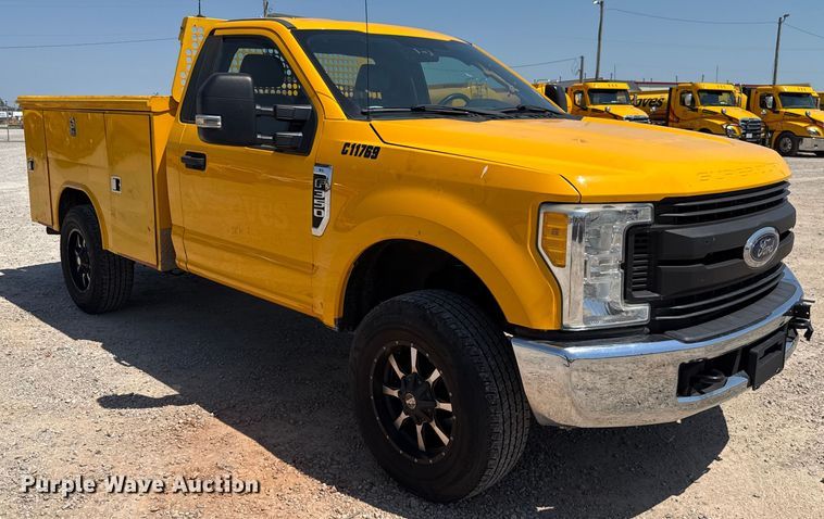 image for item EU2081 2017 Ford F350 Super Duty  utility bed pickup truck