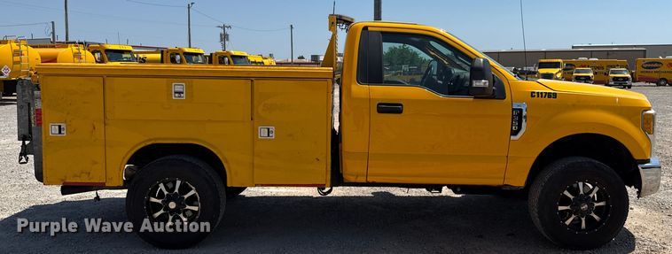 image for item EU2081 2017 Ford F350 Super Duty  utility bed pickup truck