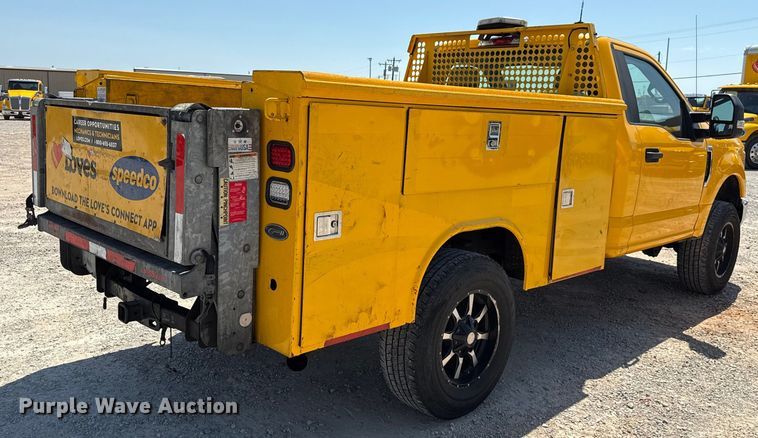 image for item EU2081 2017 Ford F350 Super Duty  utility bed pickup truck