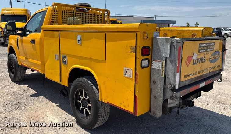 image for item EU2081 2017 Ford F350 Super Duty  utility bed pickup truck