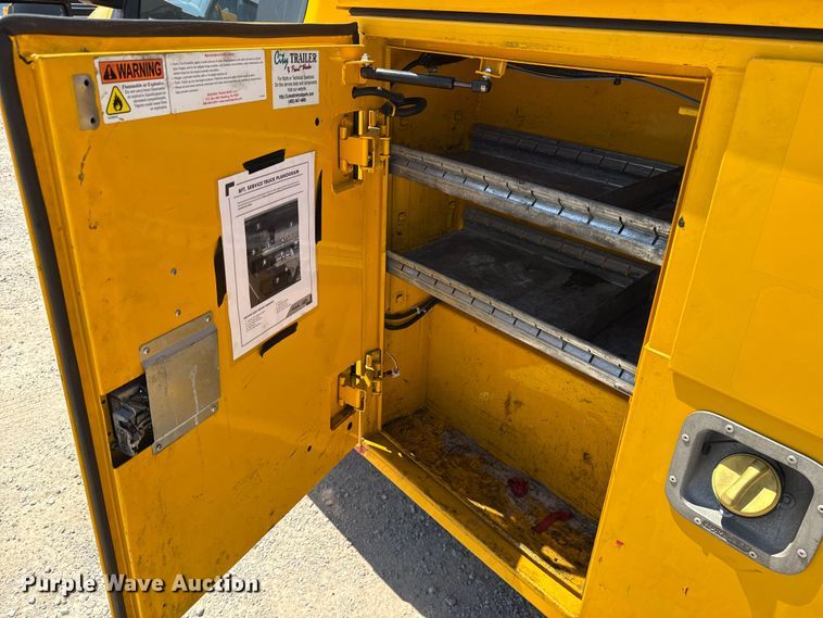 image for item EU2081 2017 Ford F350 Super Duty  utility bed pickup truck