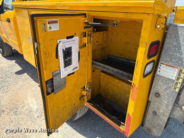 image for item EU2081 2017 Ford F350 Super Duty  utility bed pickup truck