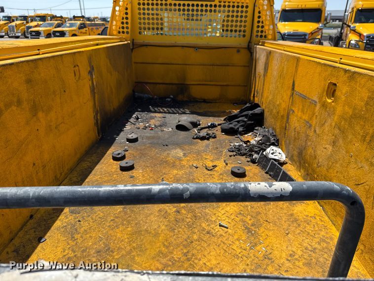 image for item EU2081 2017 Ford F350 Super Duty  utility bed pickup truck