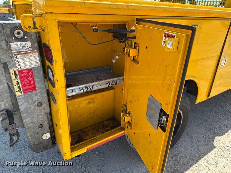 image for item EU2081 2017 Ford F350 Super Duty  utility bed pickup truck