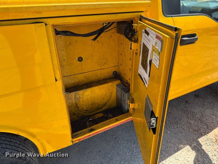 image for item EU2081 2017 Ford F350 Super Duty  utility bed pickup truck