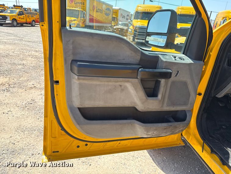 image for item EU2081 2017 Ford F350 Super Duty  utility bed pickup truck