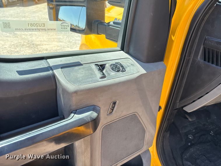 image for item EU2081 2017 Ford F350 Super Duty  utility bed pickup truck