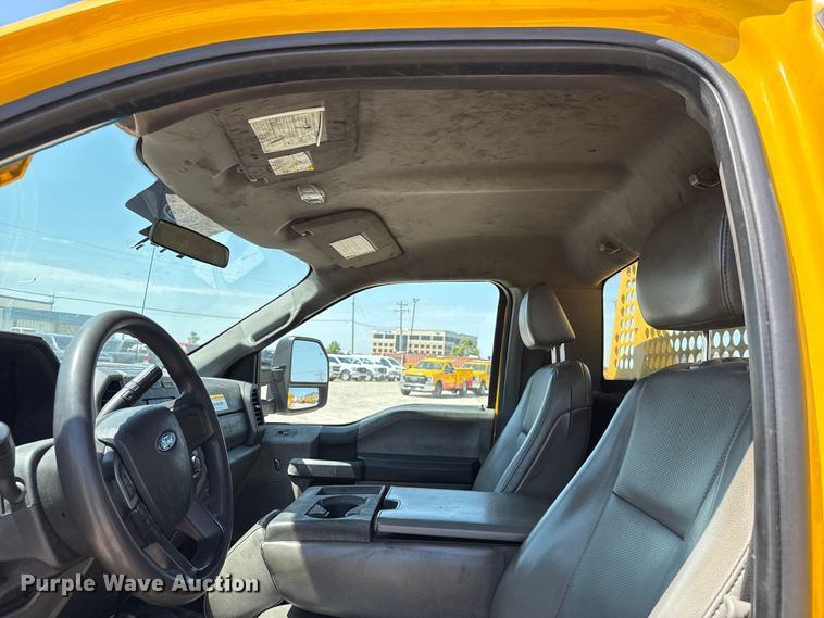 image for item EU2081 2017 Ford F350 Super Duty  utility bed pickup truck