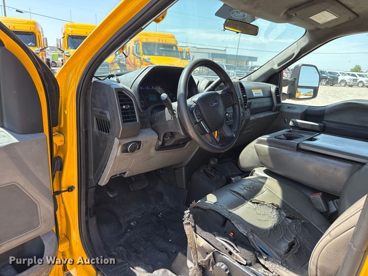 image for item EU2081 2017 Ford F350 Super Duty  utility bed pickup truck