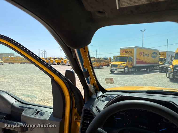 image for item EU2081 2017 Ford F350 Super Duty  utility bed pickup truck