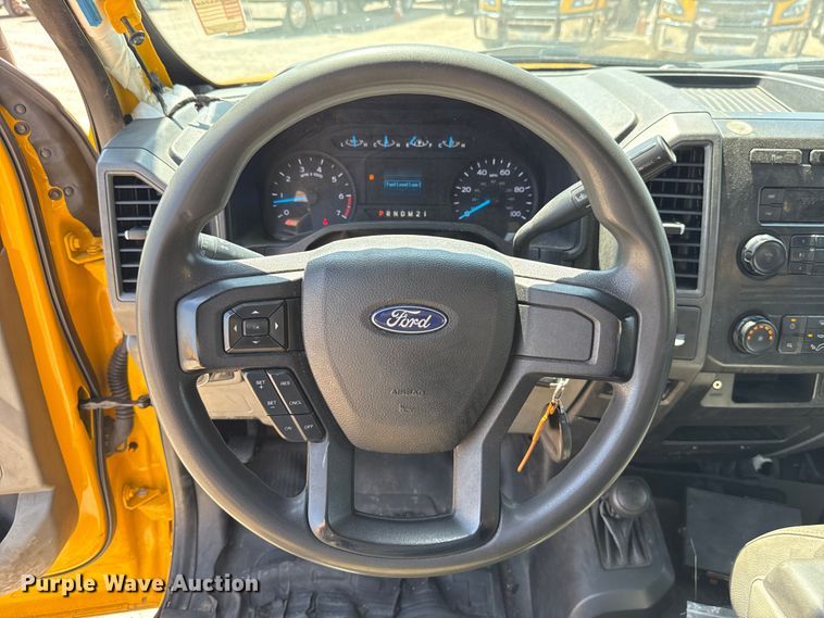 image for item EU2081 2017 Ford F350 Super Duty  utility bed pickup truck