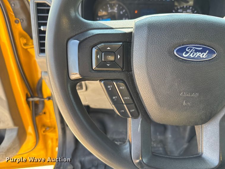 image for item EU2081 2017 Ford F350 Super Duty  utility bed pickup truck