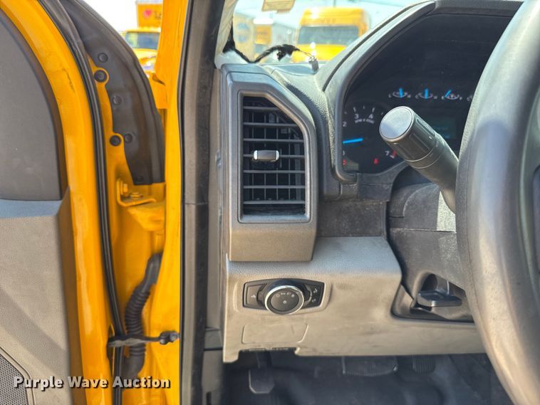 image for item EU2081 2017 Ford F350 Super Duty  utility bed pickup truck