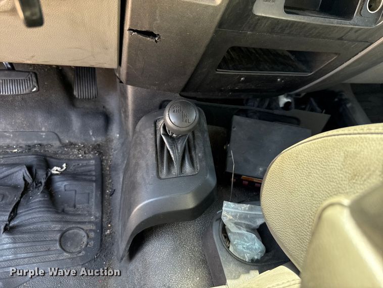 image for item EU2081 2017 Ford F350 Super Duty  utility bed pickup truck