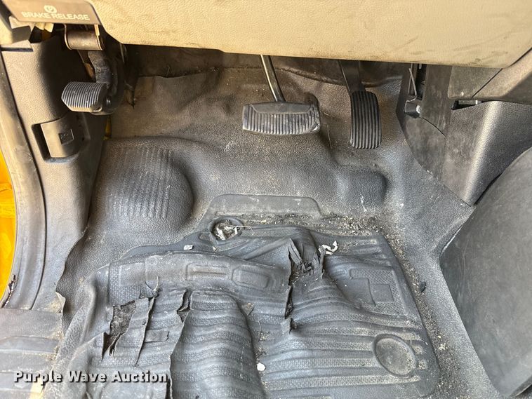 image for item EU2081 2017 Ford F350 Super Duty  utility bed pickup truck