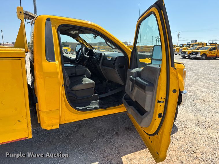 image for item EU2081 2017 Ford F350 Super Duty  utility bed pickup truck