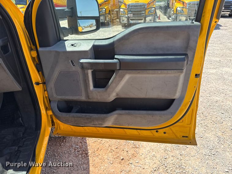 image for item EU2081 2017 Ford F350 Super Duty  utility bed pickup truck