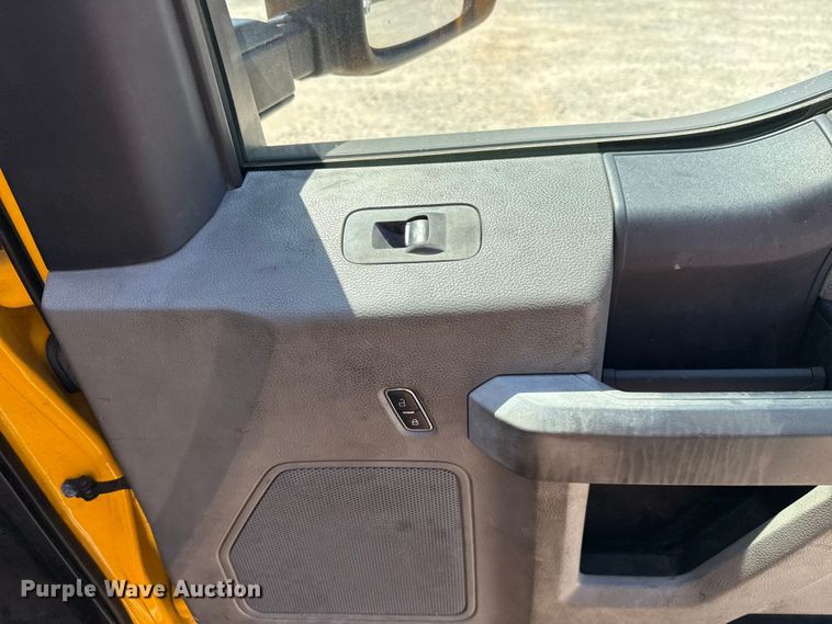 image for item EU2081 2017 Ford F350 Super Duty  utility bed pickup truck