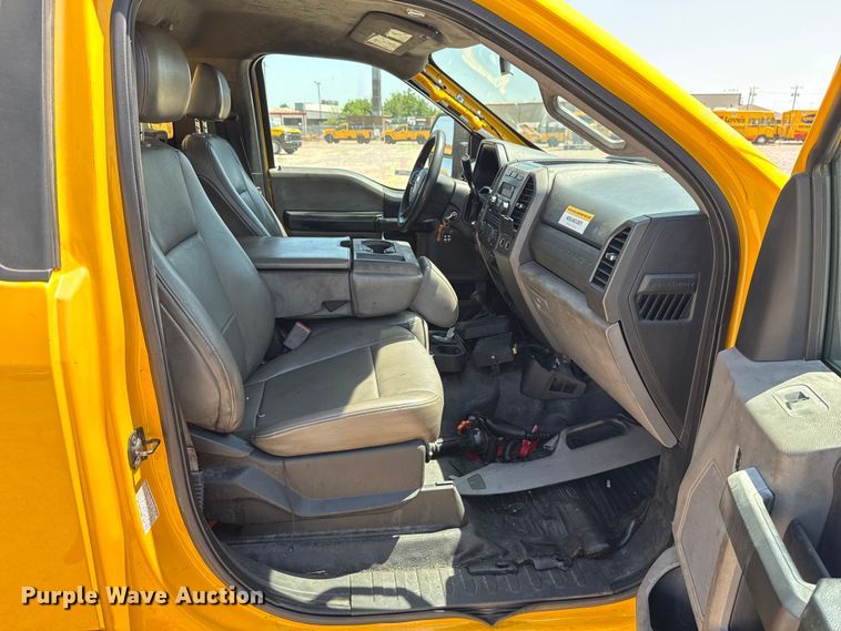 image for item EU2081 2017 Ford F350 Super Duty  utility bed pickup truck