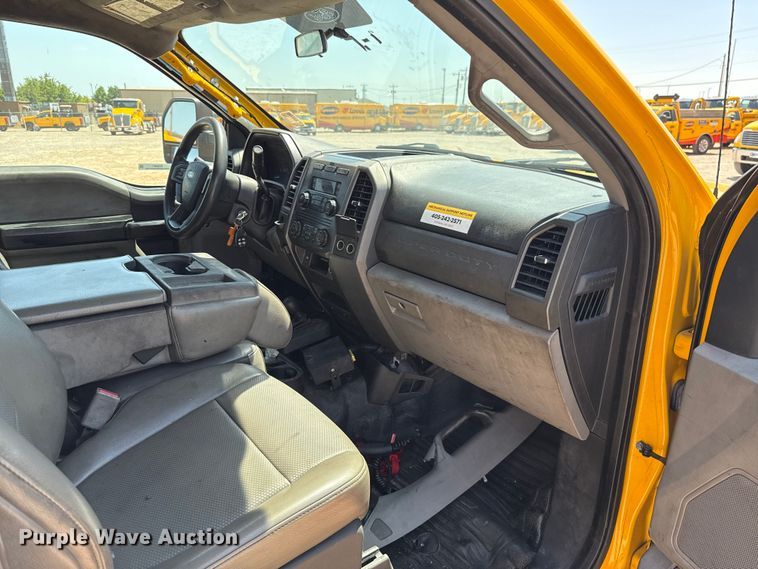 image for item EU2081 2017 Ford F350 Super Duty  utility bed pickup truck