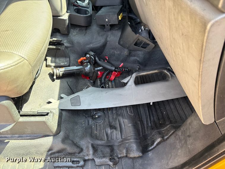 image for item EU2081 2017 Ford F350 Super Duty  utility bed pickup truck