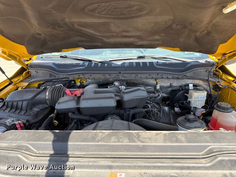 image for item EU2081 2017 Ford F350 Super Duty  utility bed pickup truck