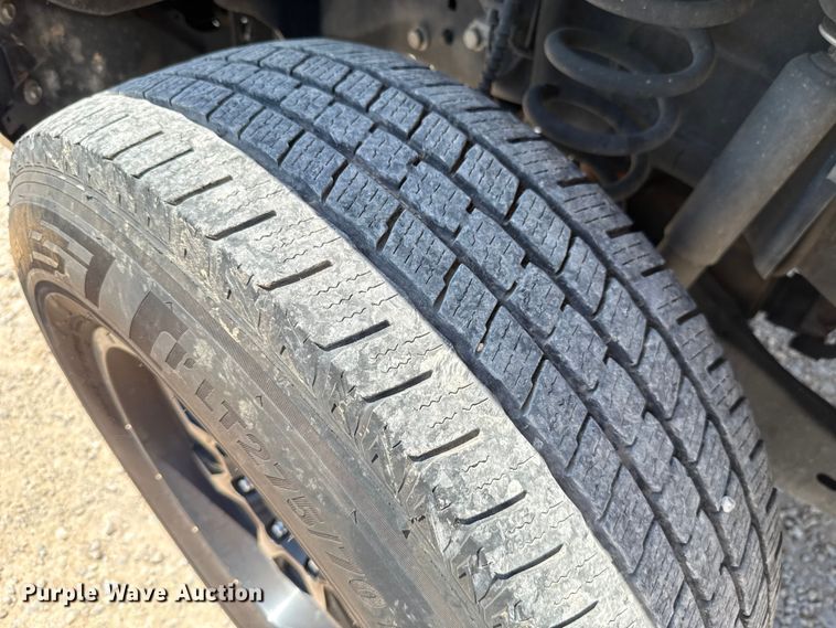 image for item EU2081 2017 Ford F350 Super Duty  utility bed pickup truck