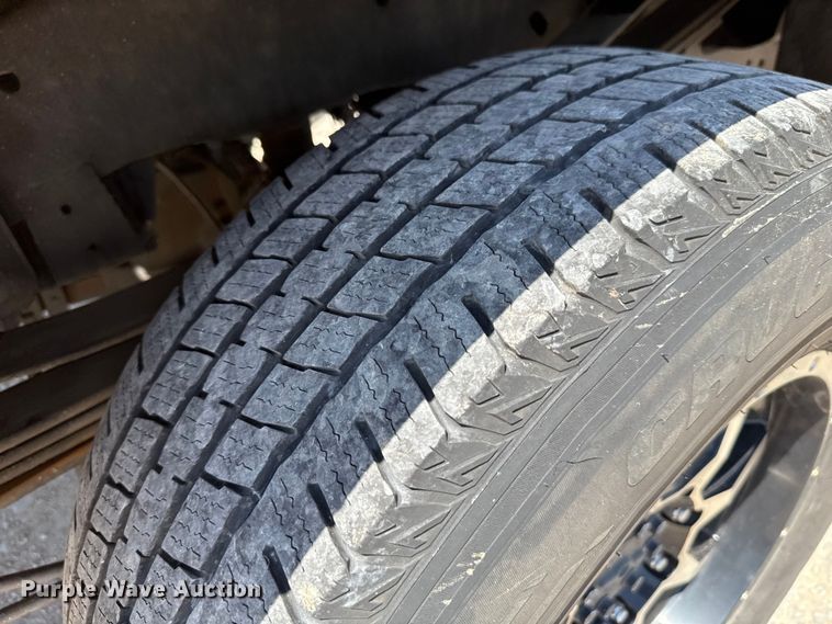 image for item EU2081 2017 Ford F350 Super Duty  utility bed pickup truck