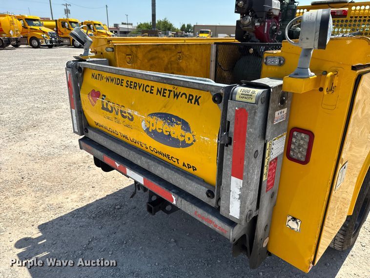 image for item EU2083 2018 Chevrolet Silverado 3500HD utility bed pickup truck