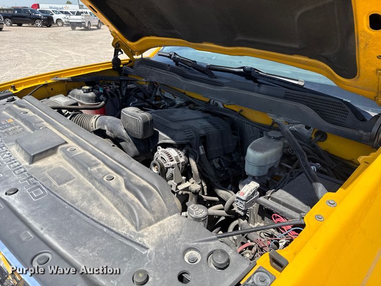 image for item EU2083 2018 Chevrolet Silverado 3500HD utility bed pickup truck